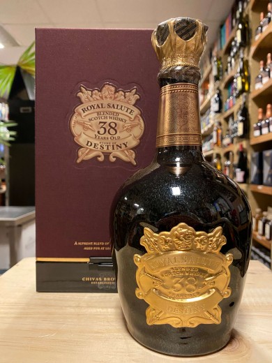 CHIVAS 38 ans Royal Salute...